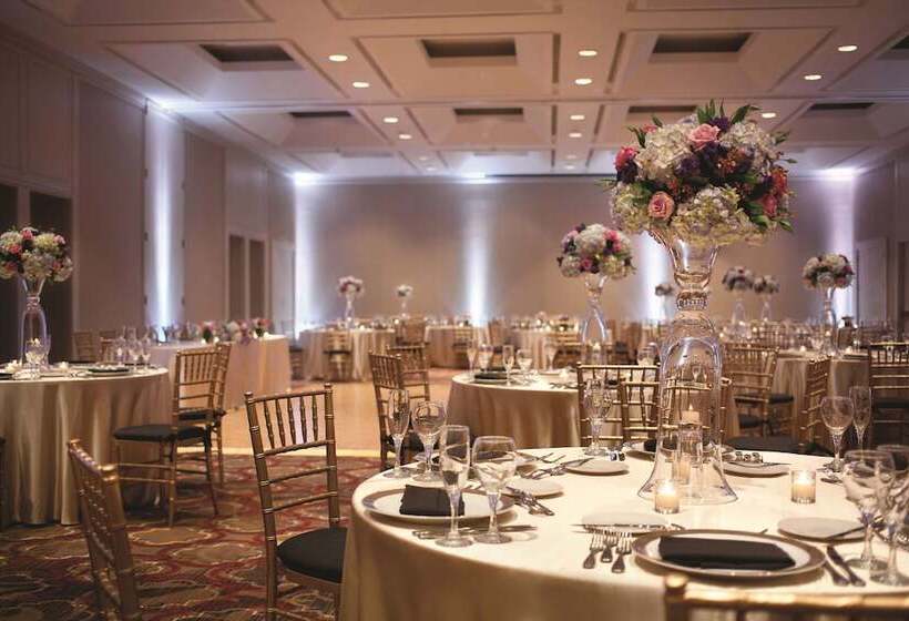 هتل Hilton Boston/dedham