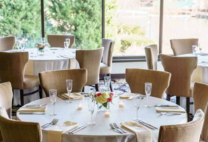 ホテル Hilton Charlotte University Place