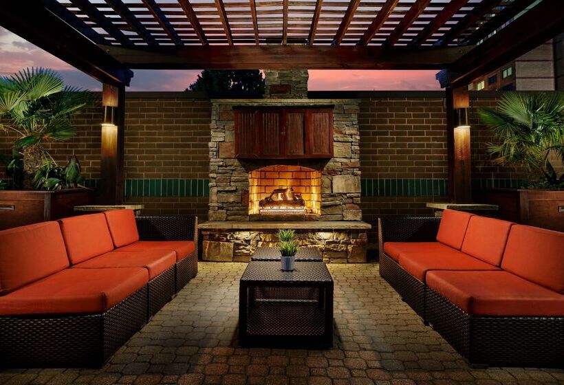 호텔 Hilton Charlotte University Place