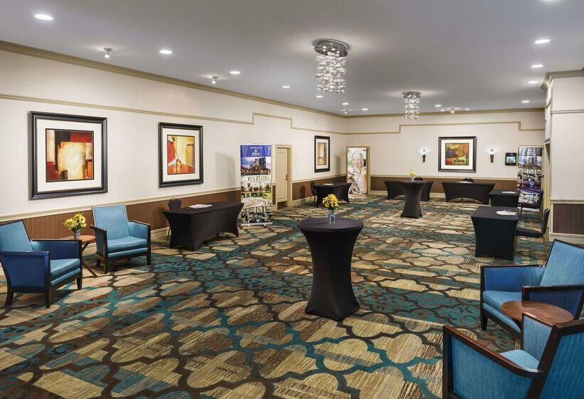호텔 Hilton Charlotte University Place