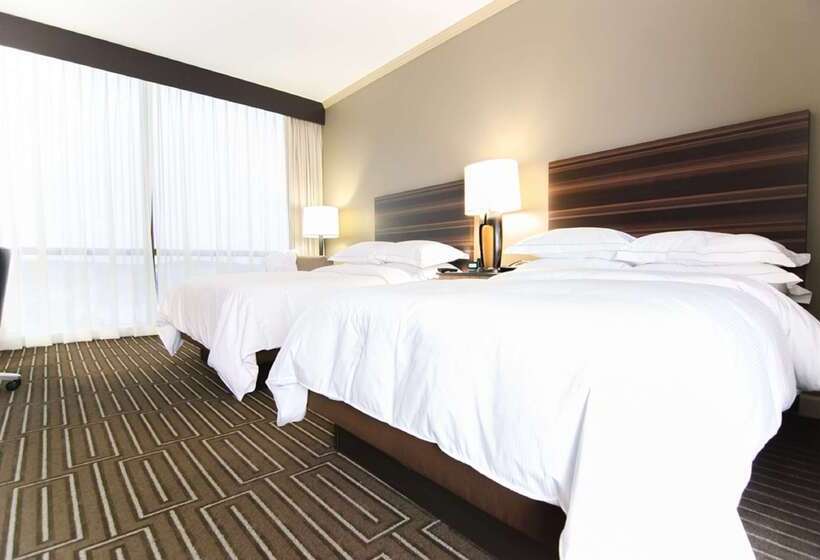 호텔 Hilton Charlotte University Place