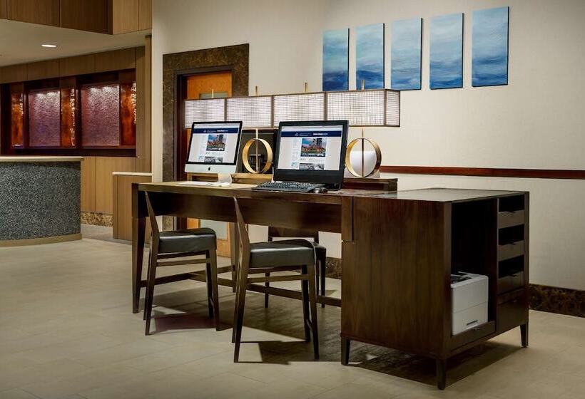 ホテル Hilton Charlotte University Place