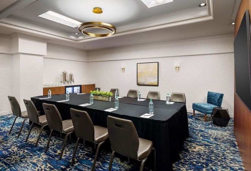 ホテル Hilton Charlotte University Place