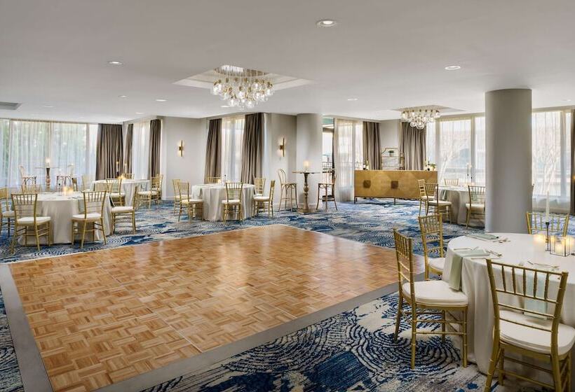 호텔 Hilton Charlotte University Place