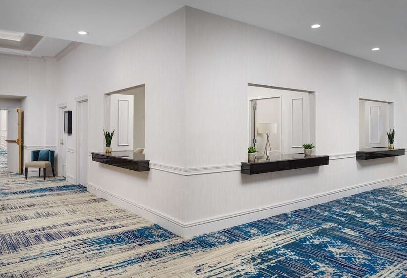 ホテル Hilton Charlotte University Place