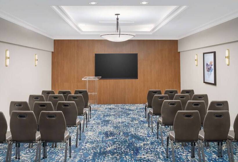 호텔 Hilton Charlotte University Place