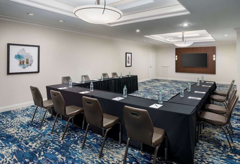 ホテル Hilton Charlotte University Place