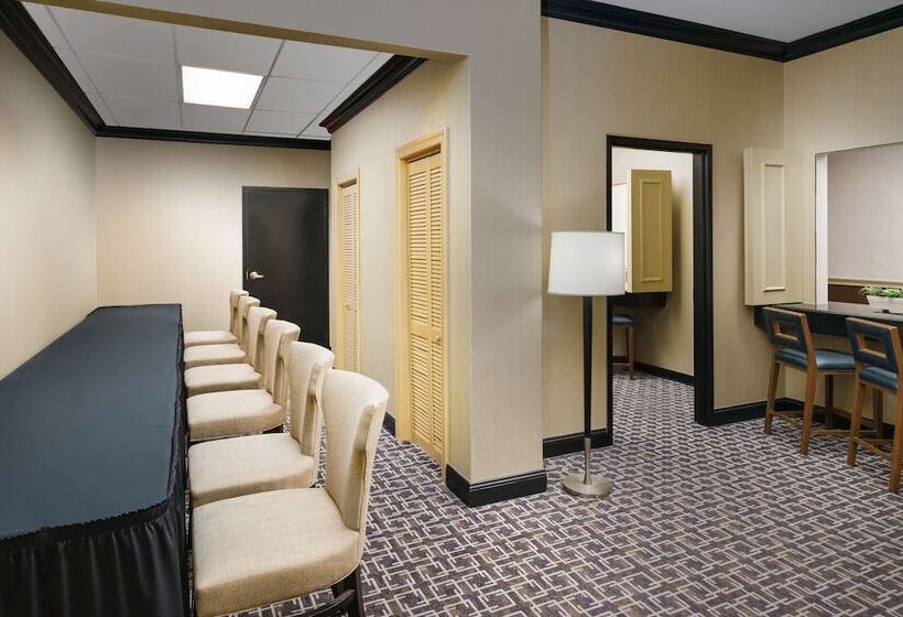 ホテル Hilton Charlotte University Place