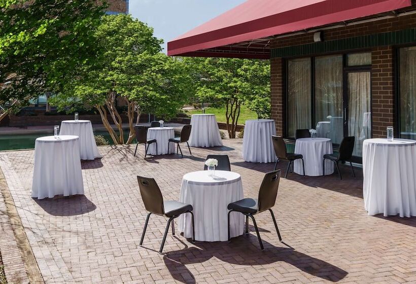 호텔 Hilton Charlotte University Place