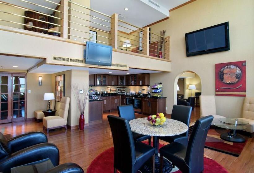 호텔 Hilton Charlotte University Place