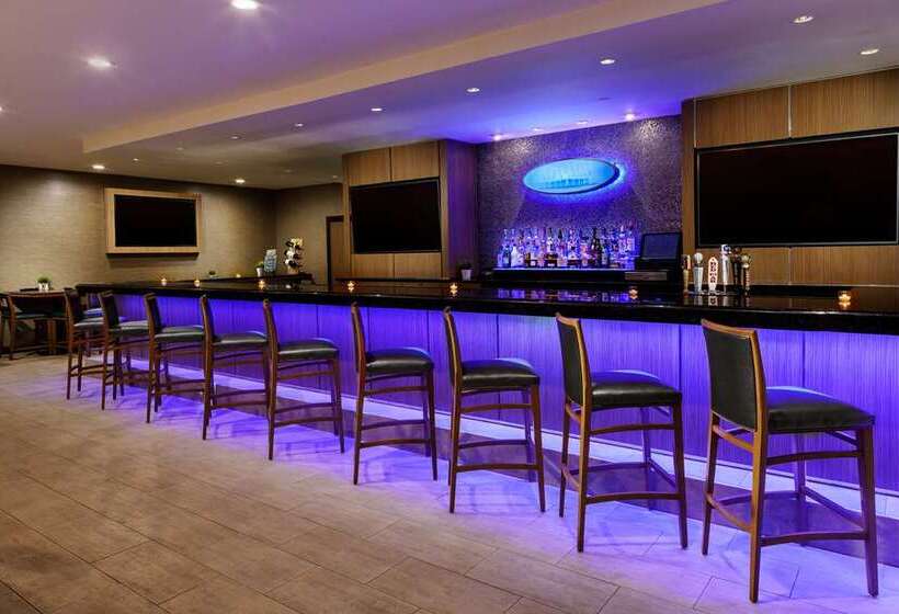 ホテル Hilton Charlotte University Place