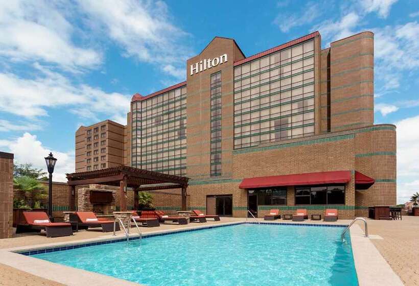 호텔 Hilton Charlotte University Place