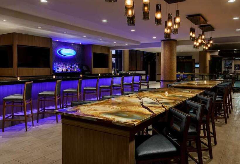호텔 Hilton Charlotte University Place