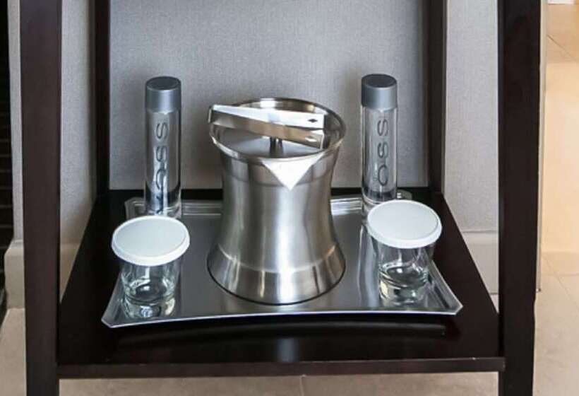 ホテル Hilton Charlotte University Place