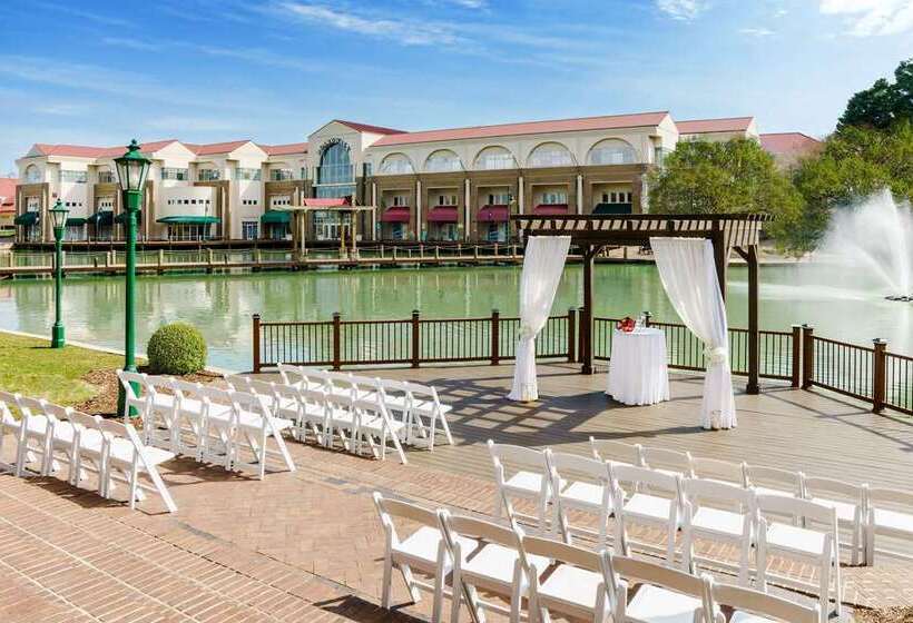 ホテル Hilton Charlotte University Place