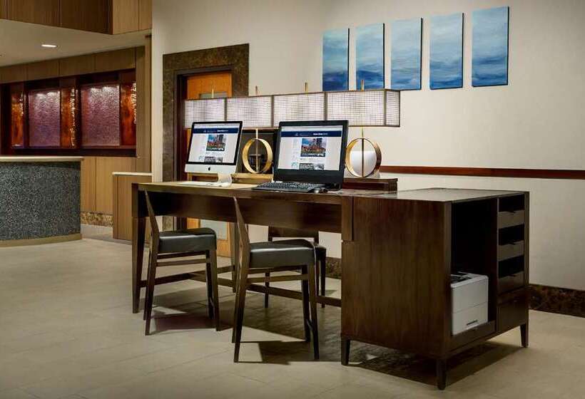 ホテル Hilton Charlotte University Place