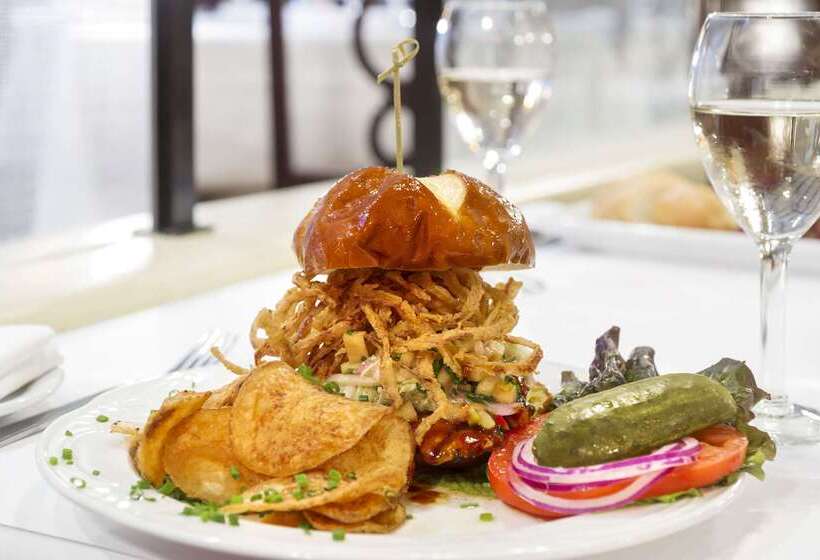 هتل Hilton Chicago/oak Lawn