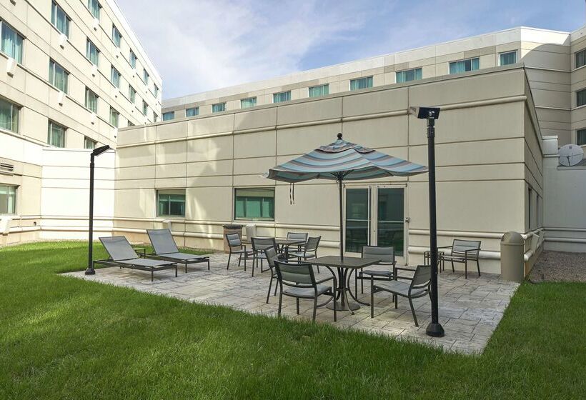 فندق Hilton Cincinnati Airport