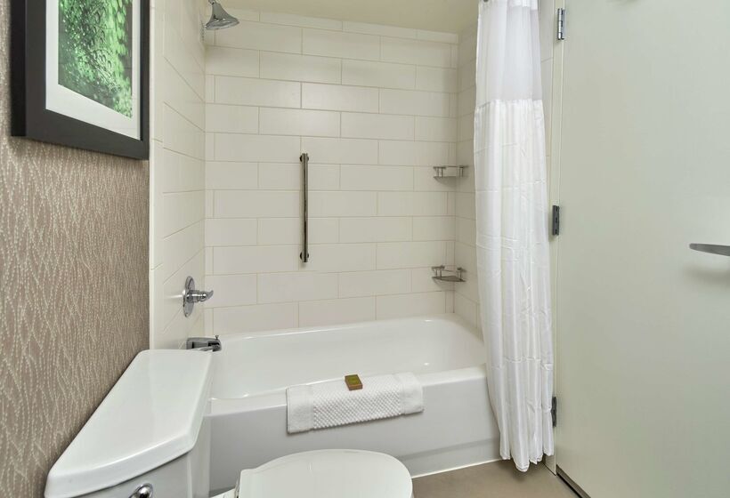 فندق Hilton Cincinnati Airport