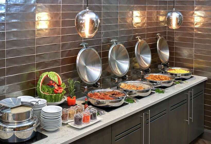 فندق Hilton Cincinnati Airport