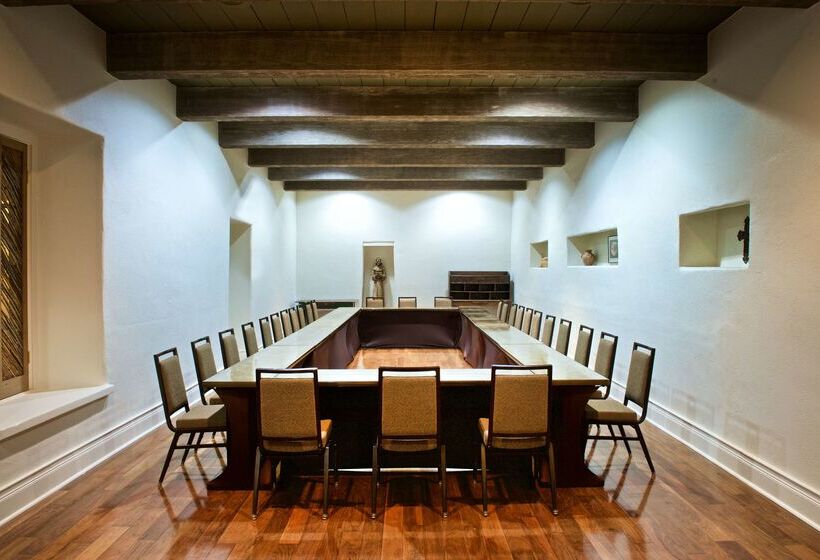 Отель Hilton Santa Fe Historic Plaza