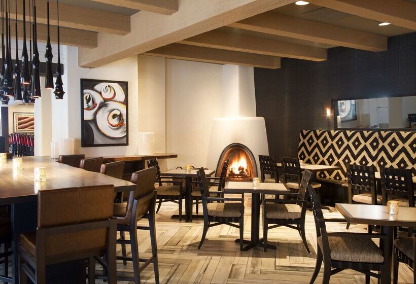 Отель Hilton Santa Fe Historic Plaza