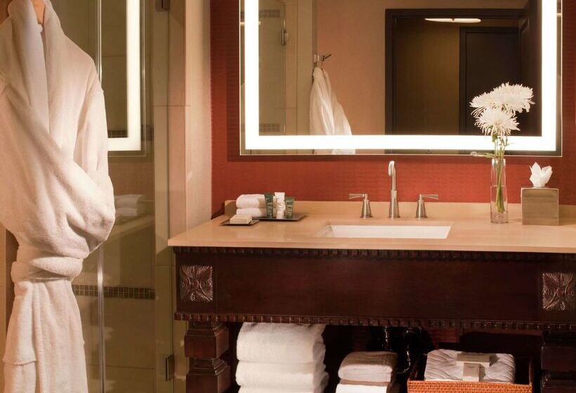 Отель Hilton Santa Fe Historic Plaza