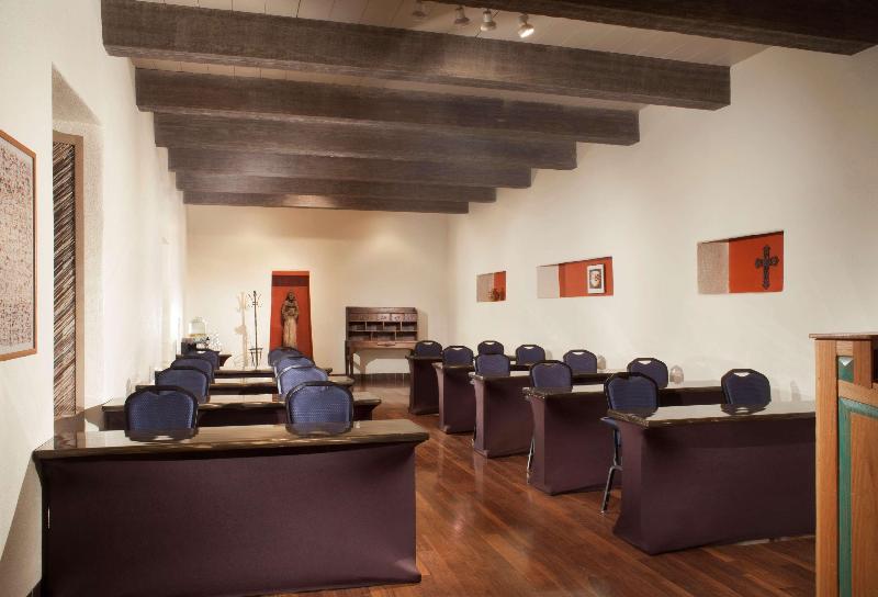 Отель Hilton Santa Fe Historic Plaza