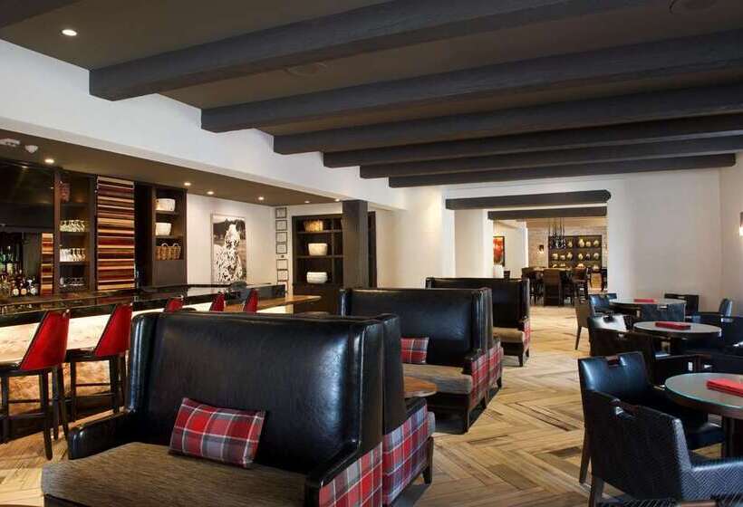 Отель Hilton Santa Fe Historic Plaza