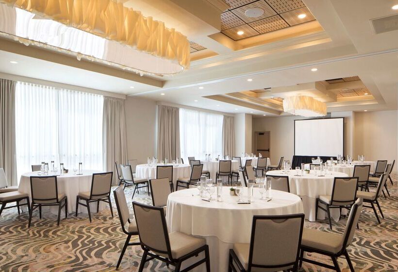 Hilton Santa Monica Hotel & Suites