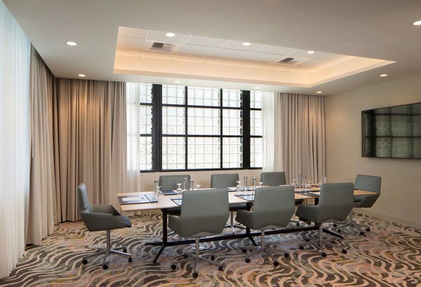 Hilton Santa Monica Hotel & Suites