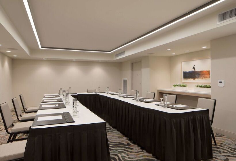 Hilton Santa Monica Hotel & Suites