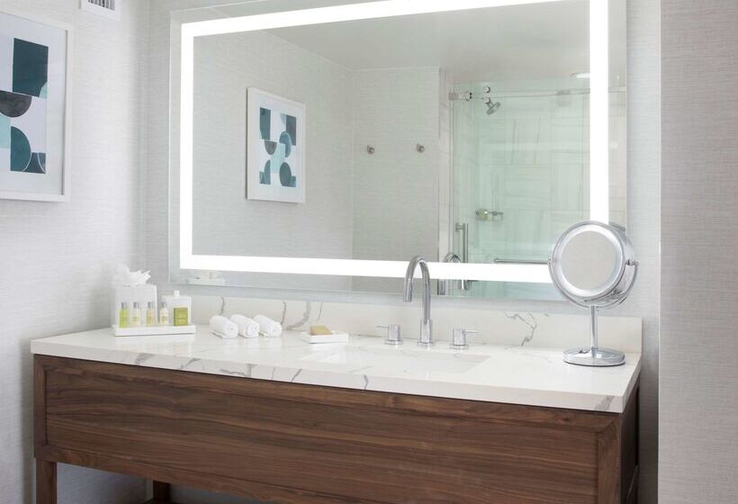 Hilton Santa Monica Hotel & Suites