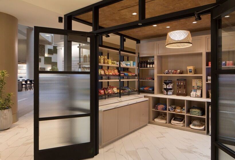 Hilton Santa Monica Hotel & Suites