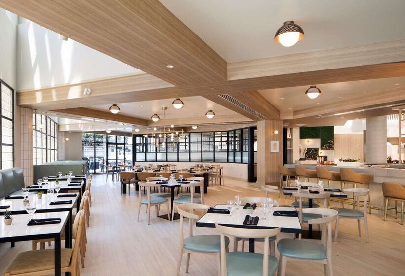 Hilton Santa Monica Hotel & Suites