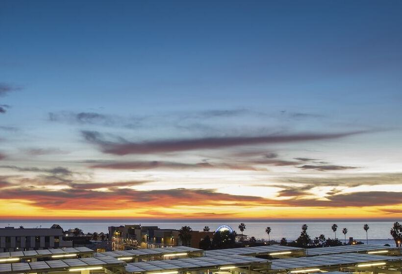 Hilton Santa Monica Hotel & Suites