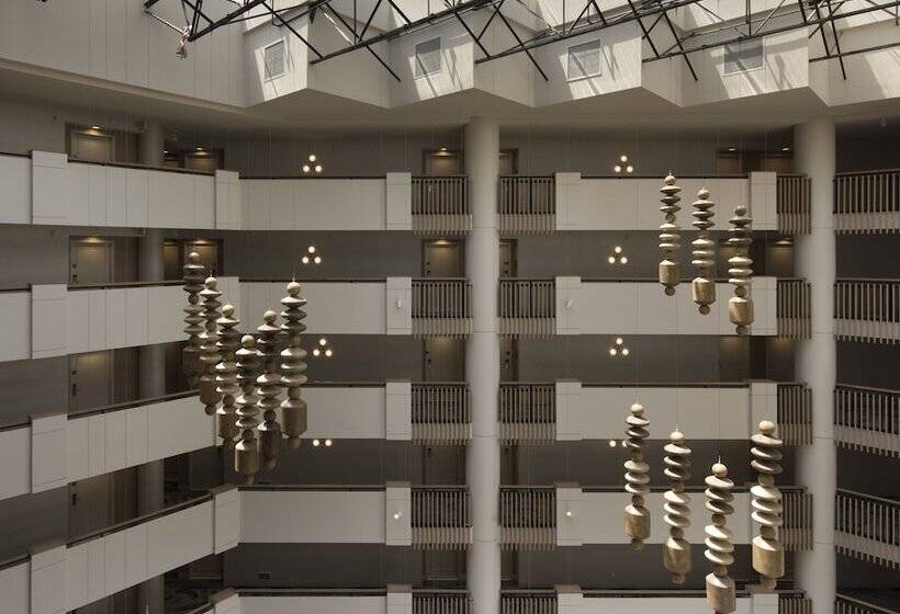 Hilton Santa Monica Hotel & Suites