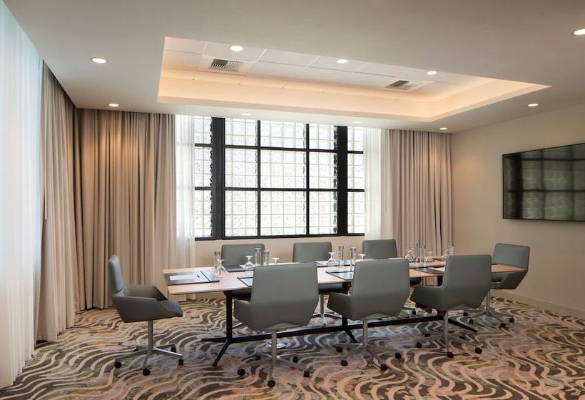 Hilton Santa Monica Hotel & Suites