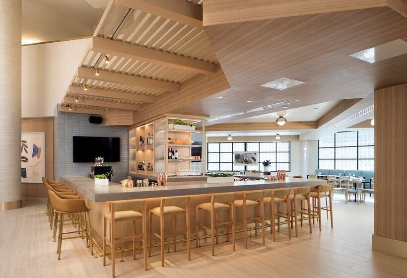 Hilton Santa Monica Hotel & Suites