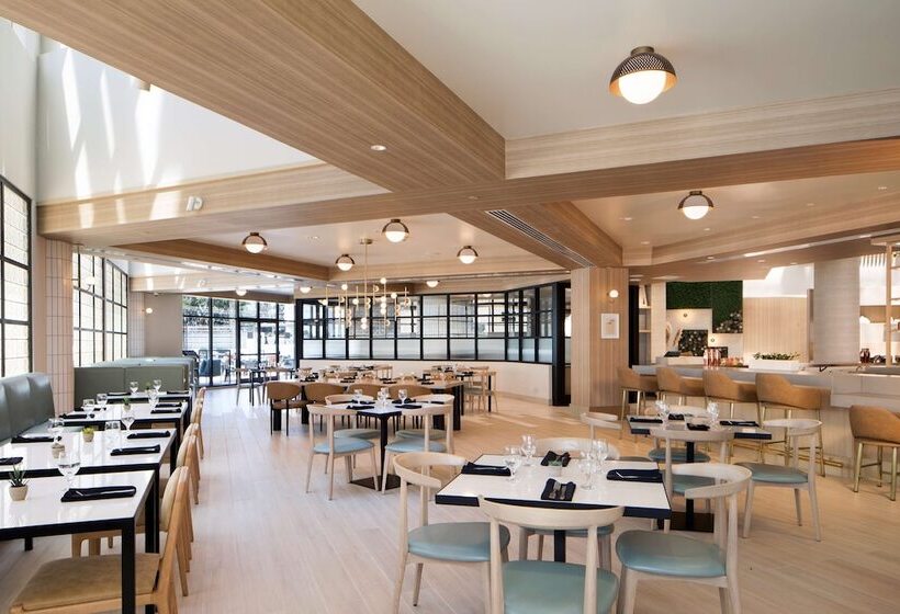 Hilton Santa Monica Hotel & Suites