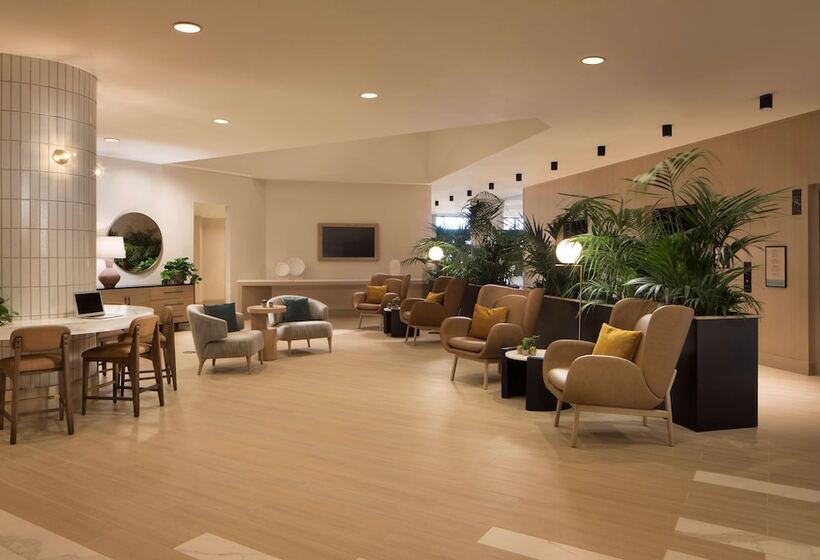 Hilton Santa Monica Hotel & Suites