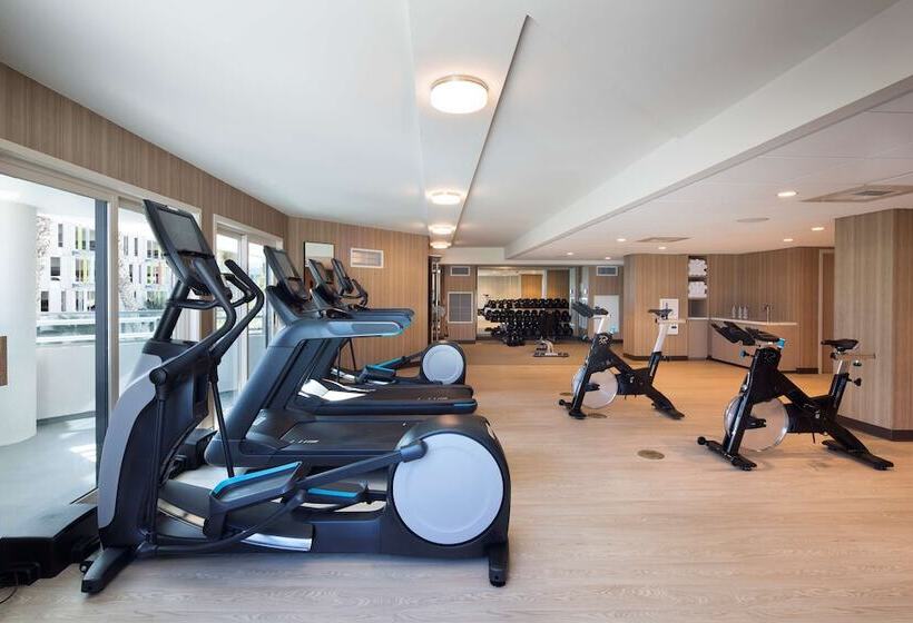 Hilton Santa Monica Hotel & Suites