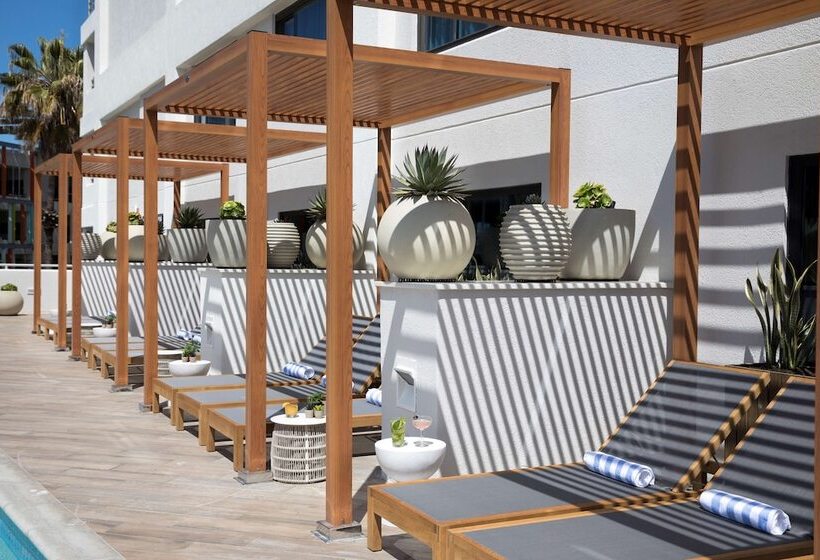 Hilton Santa Monica Hotel & Suites