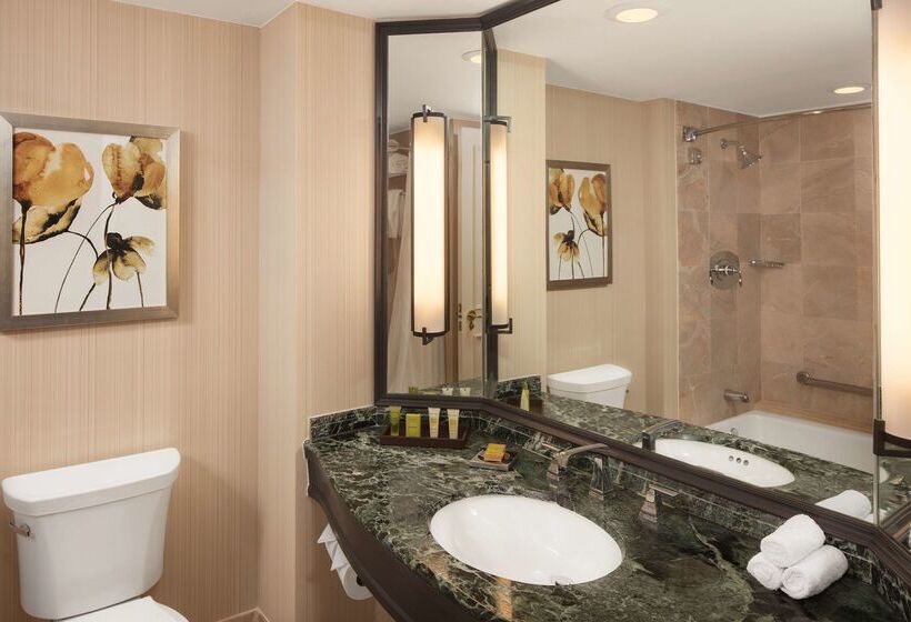 فندق Hilton Short Hills