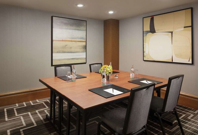 فندق Hilton Short Hills