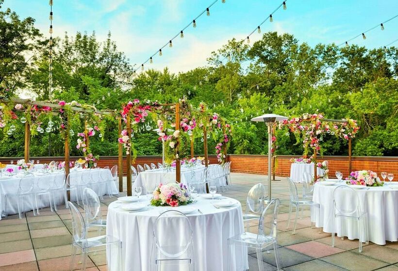 فندق Hilton Short Hills