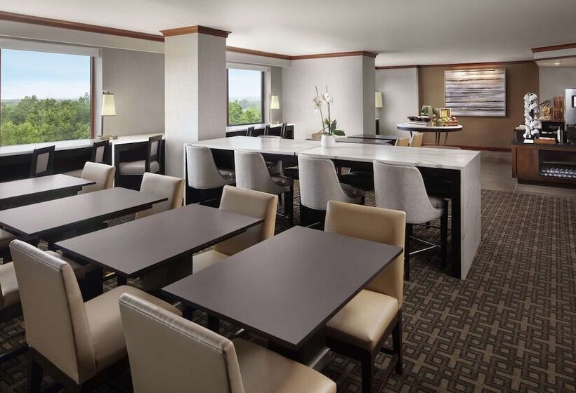 فندق Hilton Short Hills