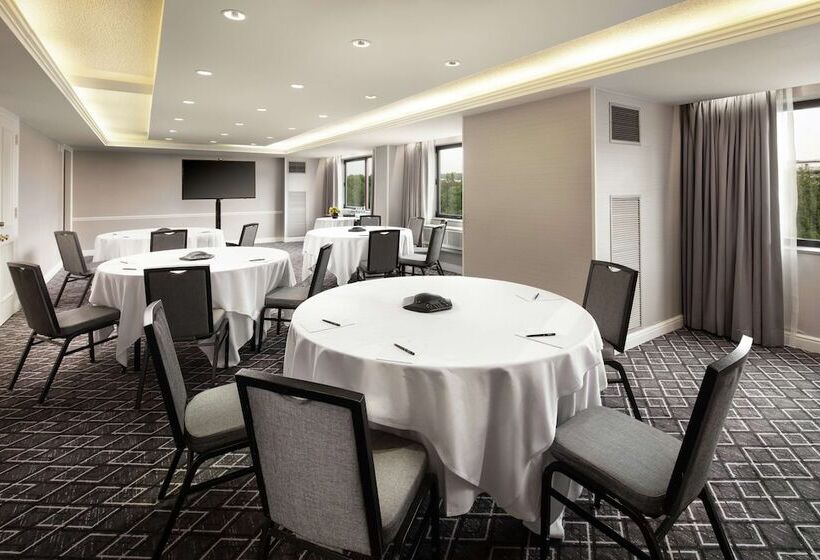 فندق Hilton Short Hills