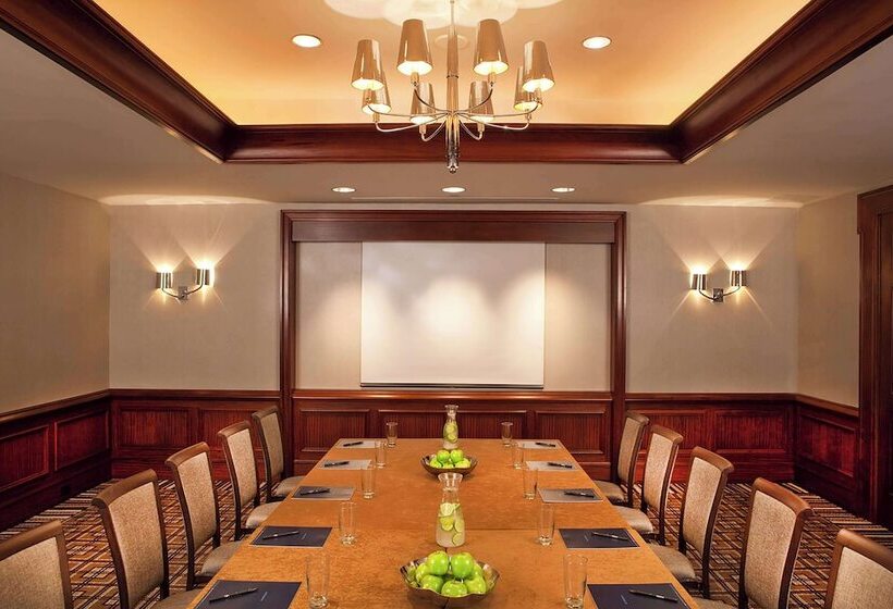 فندق Hilton Short Hills