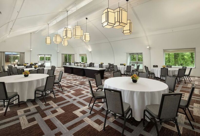 فندق Hilton Short Hills